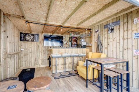 7FoxHillDrive(Bar)(1of3).jpg