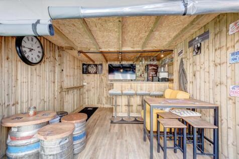 7FoxHillDrive(Bar)(2of3).jpg