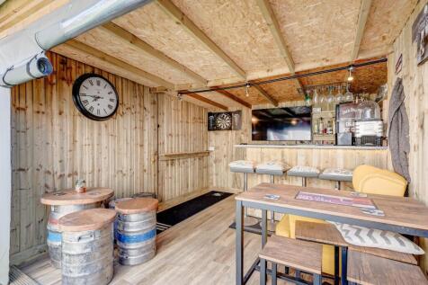7FoxHillDrive(Bar)(3of3).jpg