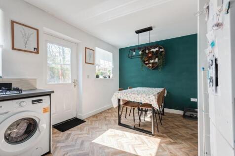 4GreatStubbing(Interior)(6of27)-2.jpg