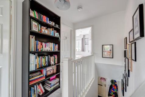 51CaldersCrescent(Interior)-15.jpg