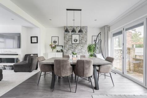 11RocherAve(Interior)-3.jpg