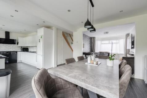 11RocherAve(Interior)-7.jpg