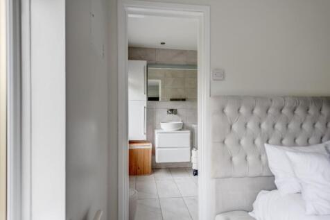 11RocherAve(Interior)-22.jpg