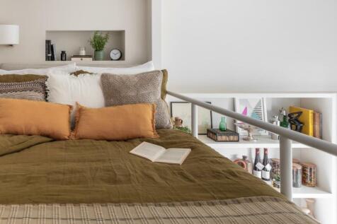 Mezzanine level bed and luxury Hypnos mattress