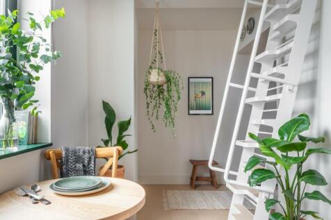 Space to dine, sleep up top
