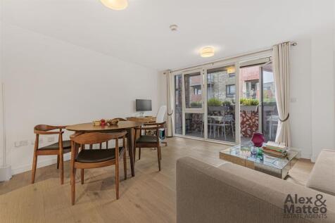 Robinia House