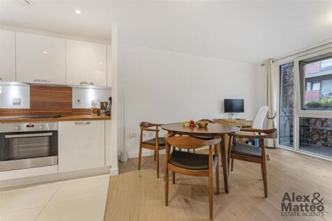 Robinia House