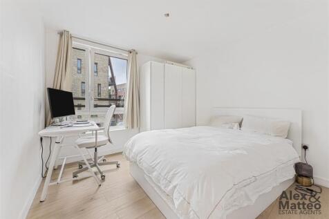 Robinia House