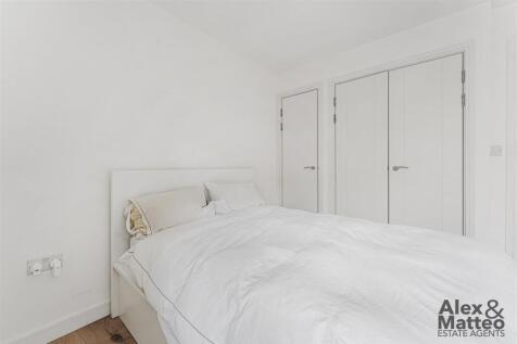 Robinia House