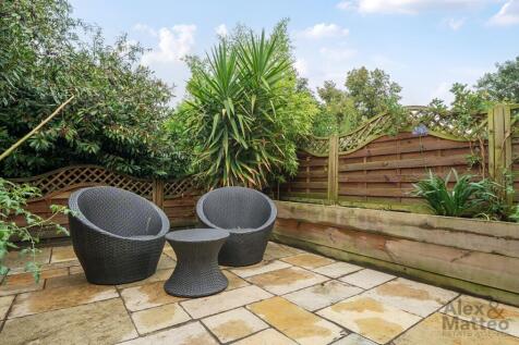 Tarragon Close