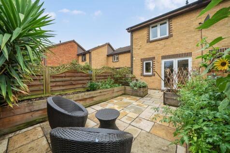 Tarragon Close