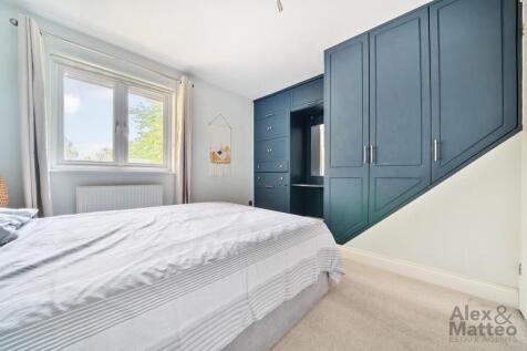 Tarragon Close
