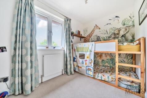 Tarragon Close