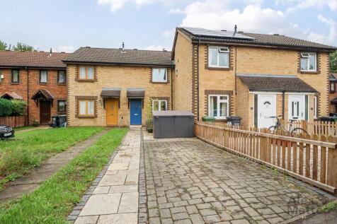 Tarragon Close