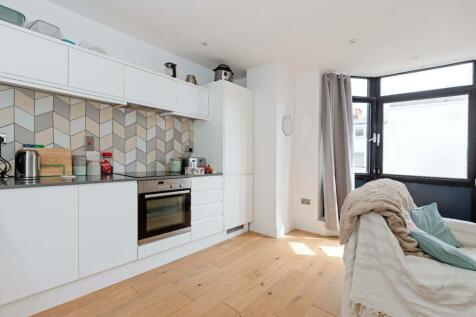 40 Russell House_8.JPG