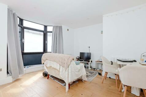 40 Russell House_3.JPG