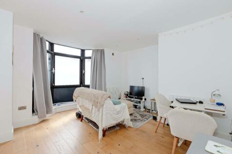 40 Russell House_9.JPG