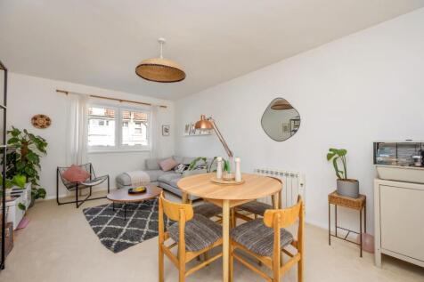 College Terrace_St Matthews Court_6-008.jpg