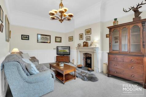 Servant&#39;s Quarter Living Room
