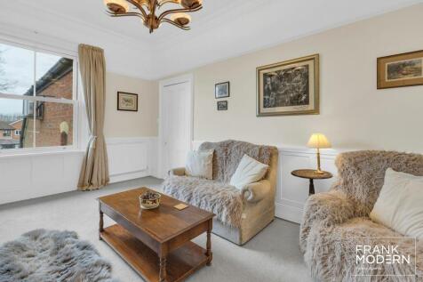 Servant&#39;s Quarter Living Room