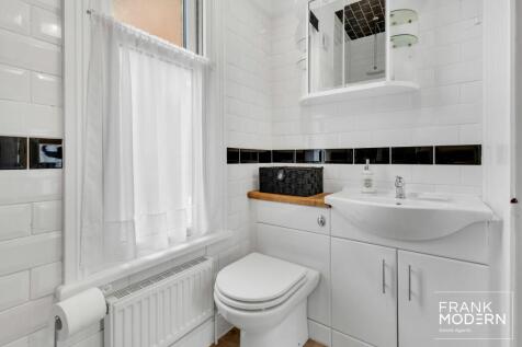Servant&#39;s Quarter Shower Room