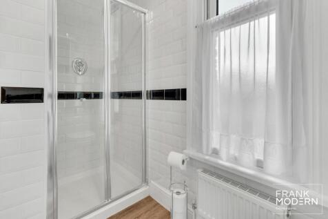 Servant&#39;s Quarter Shower Room