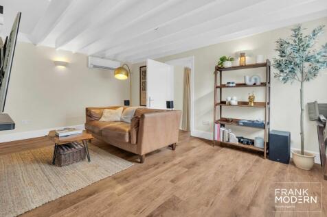 Gardener&#39;s Cottage Living Room
