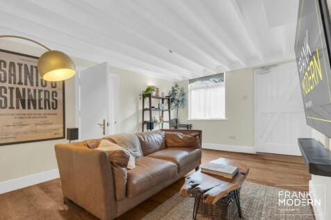 Gardener&#39;s Cottage Living Room