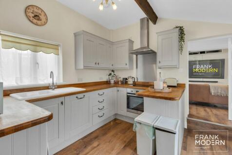 Gardener&#39;s Cottage Kitchen