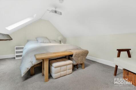 Gardener&#39;s Cottage Bedroom One
