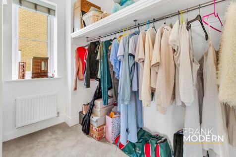 Walk-In-Wardrobe