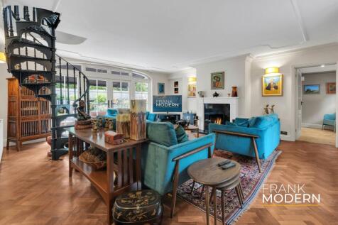 Formal Lounge