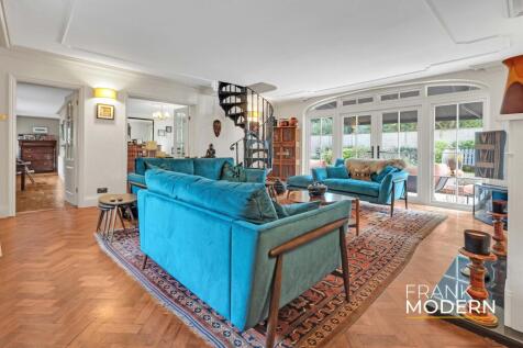 Formal Lounge