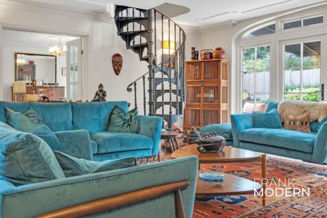 Formal Lounge