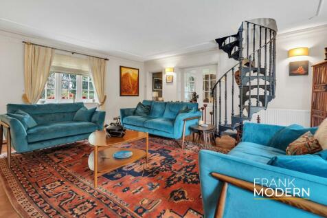 Formal Lounge