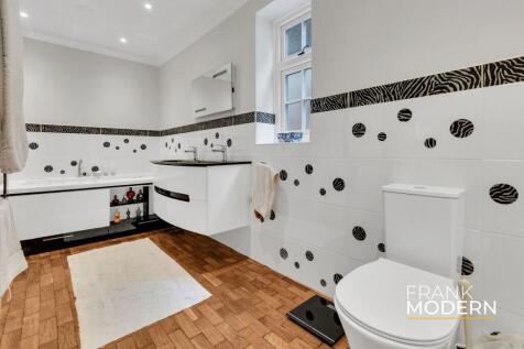 En-Suite (Bedroom One)