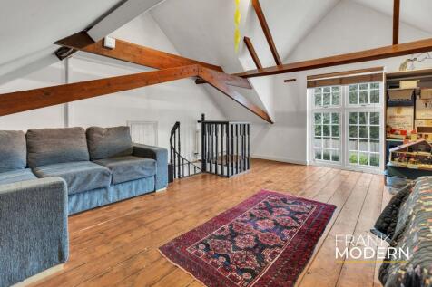 Hayloft Bedroom/Games Room
