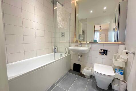 Jack &amp; Jill Bathroom