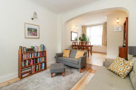 Sitting/dining room