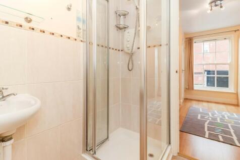 Shower/laundry