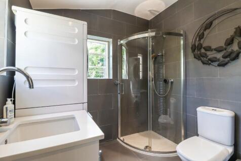 Laundry/shower room