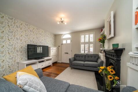 Sitting/dining room