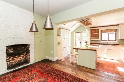 Dining/kitchen