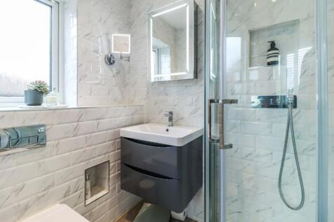 En&#61;suite shower room
