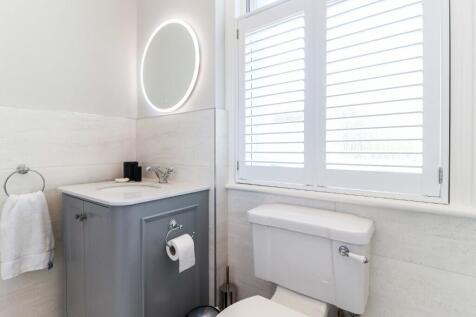 En-suite bathroom