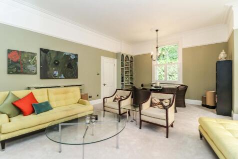 Sitting/dining room