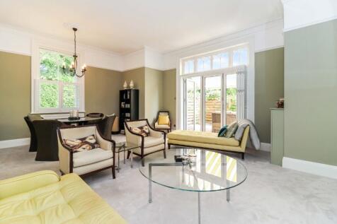 Sitting/dining room