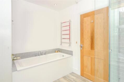 Bath/shower room