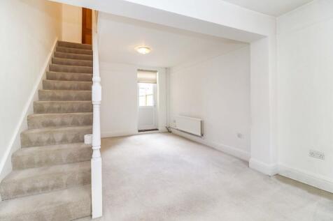Sitting/dining room